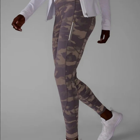 Athleta Rainier Reflective High Waist Athleasure Leggings Travel Outdoor Size 3X - Picture 1 of 8